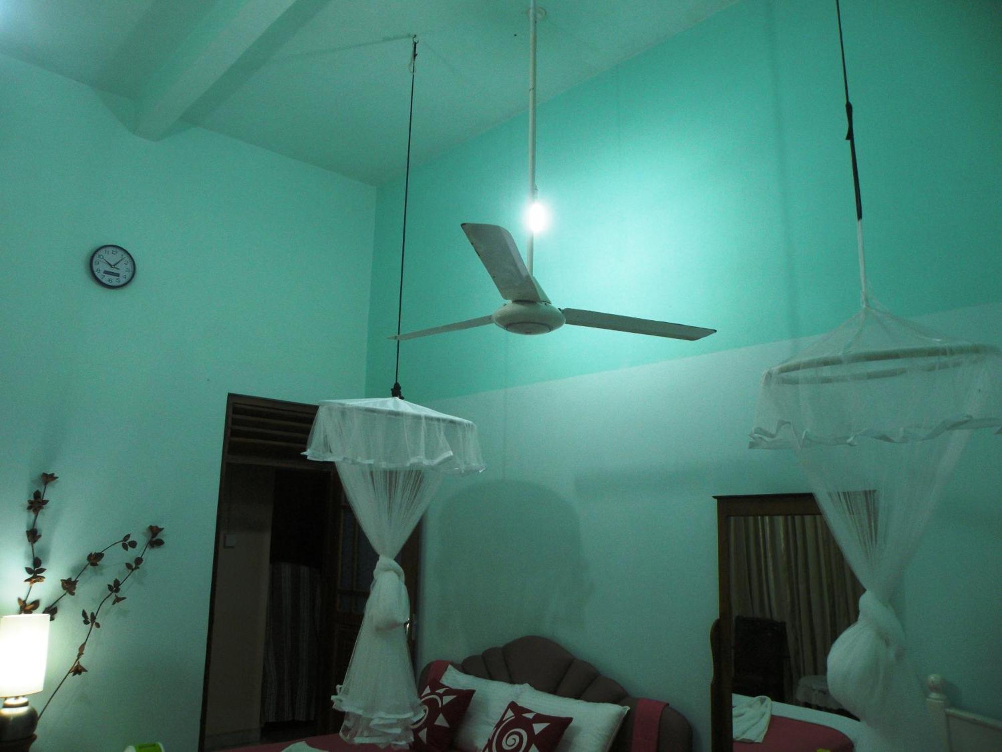 Henderson Airport Residence Negombo Zimmer foto